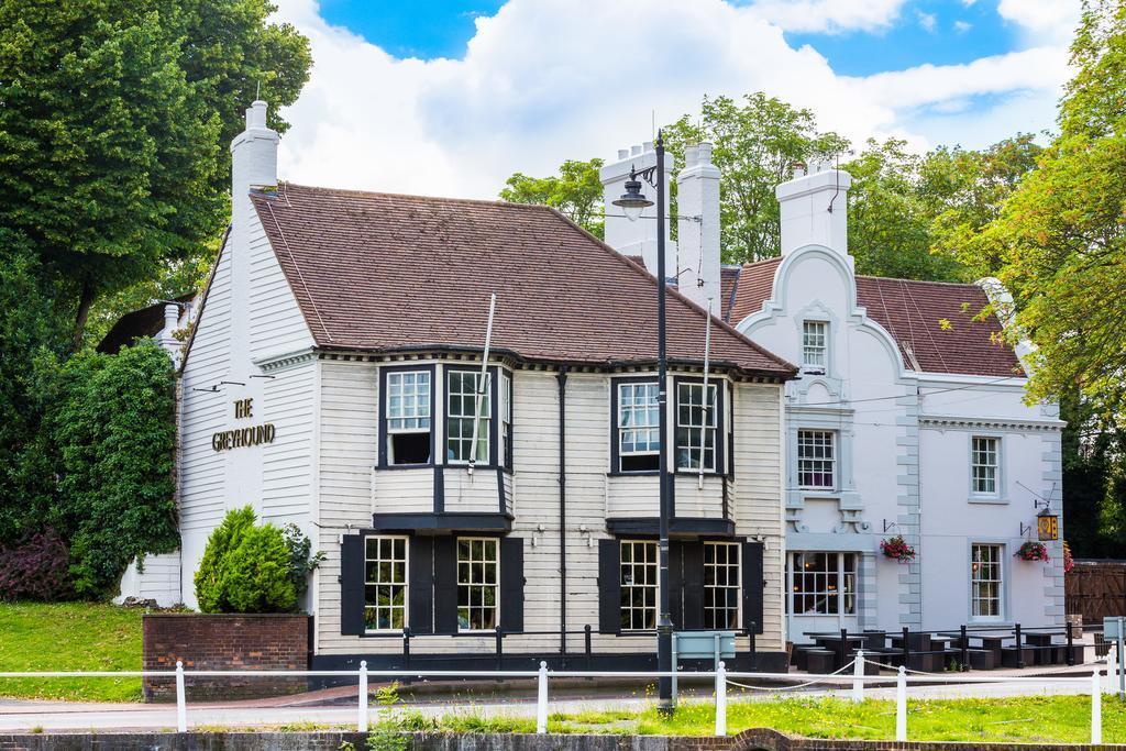 Greyhound Hotel Carshalton Exterior photo